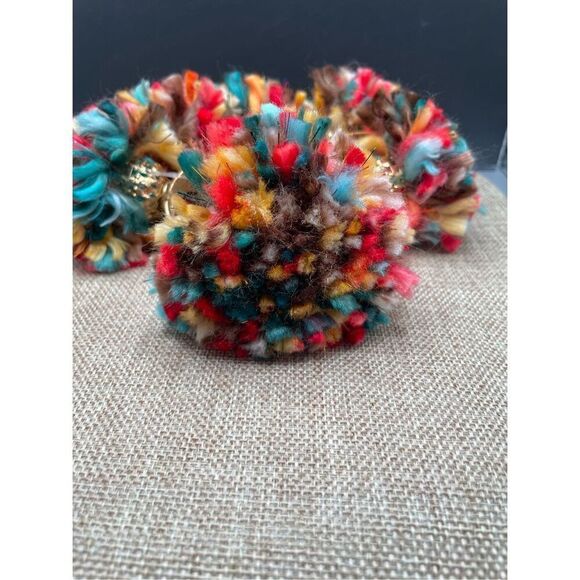 New Pier One Set of 6 Multicolored Napkin Rings Pom Poms Festive - Picture 6 of 6